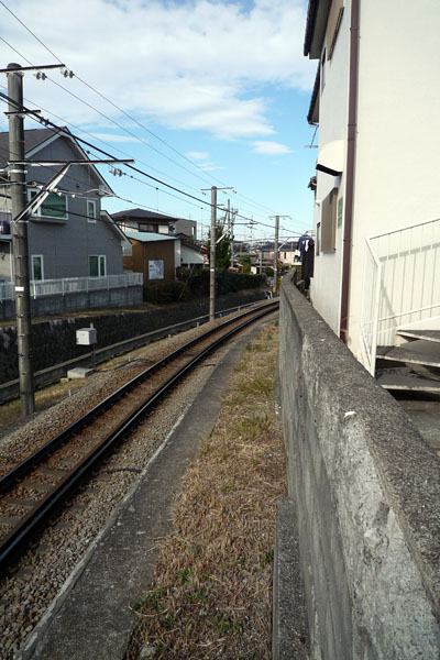 4.長津田こどもの国線線路脇風景.jpg