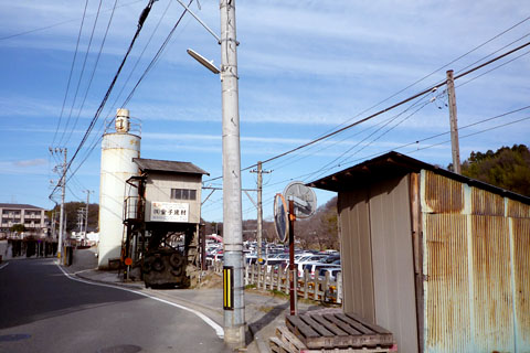 線路脇生コン工場路地