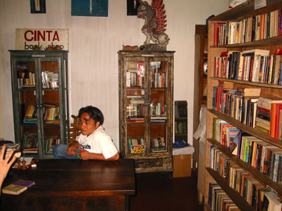 uCINTA BOOKSHOPv